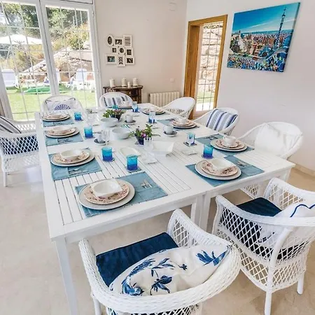 Large 10 Guests *