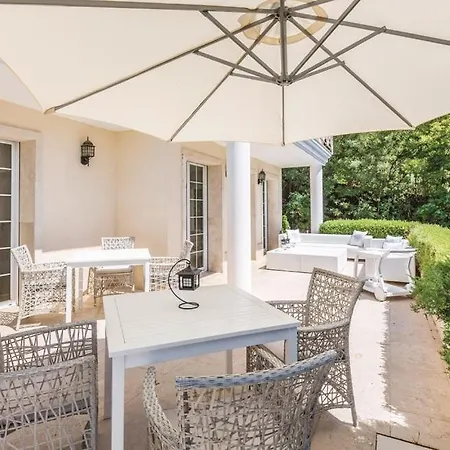 Large 10 Guests Villa